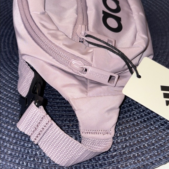 NWT Adidas Unisex Belt Bag- lilac with black print and nylon straps- adorable 💜 - Picture 5 of 12